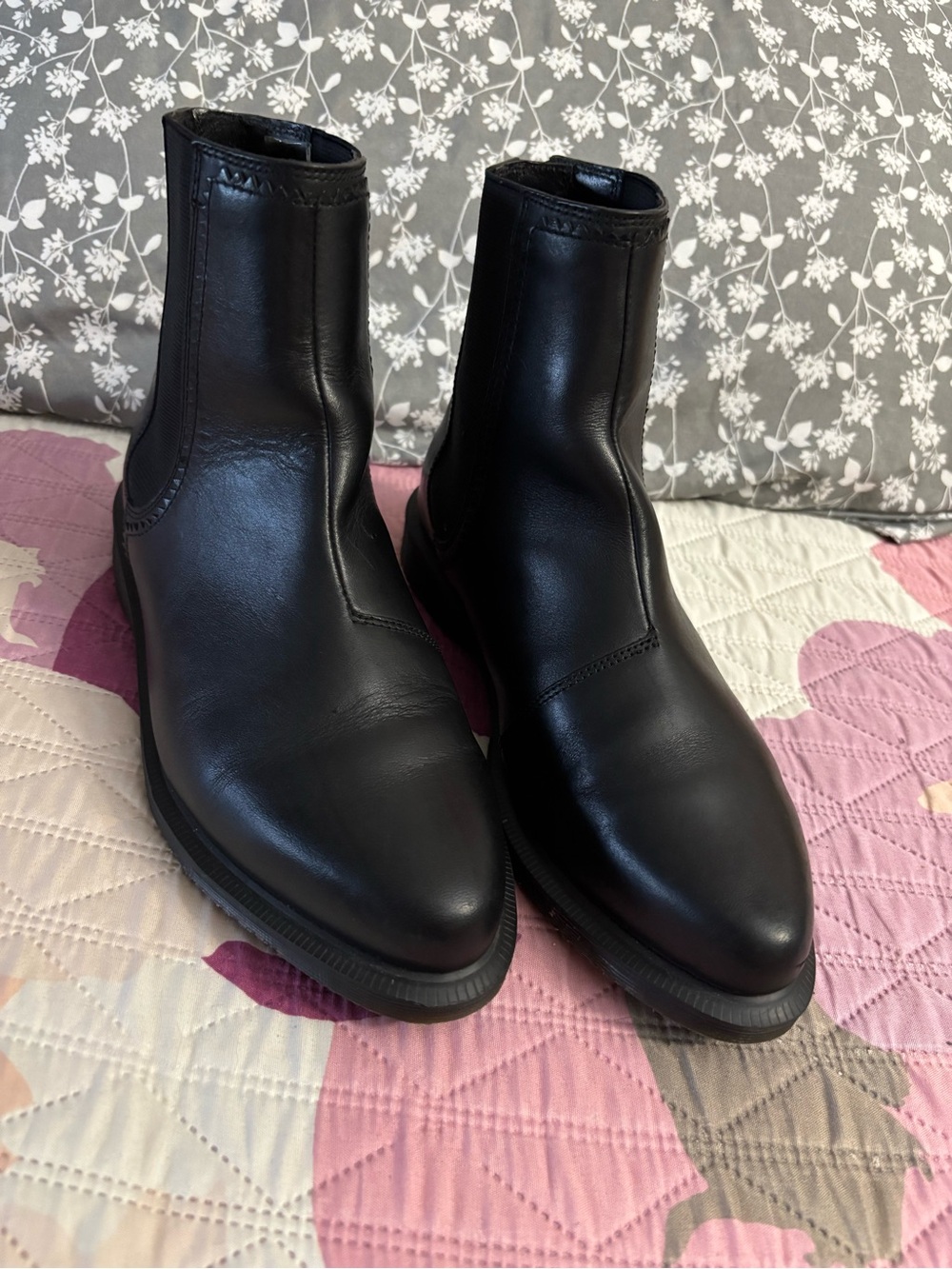 Woman’s Black Chelsea Boots - Leather Dr Martens